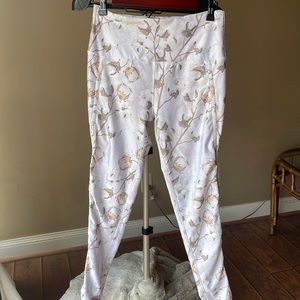 women’s floral medium Kyodan leggings